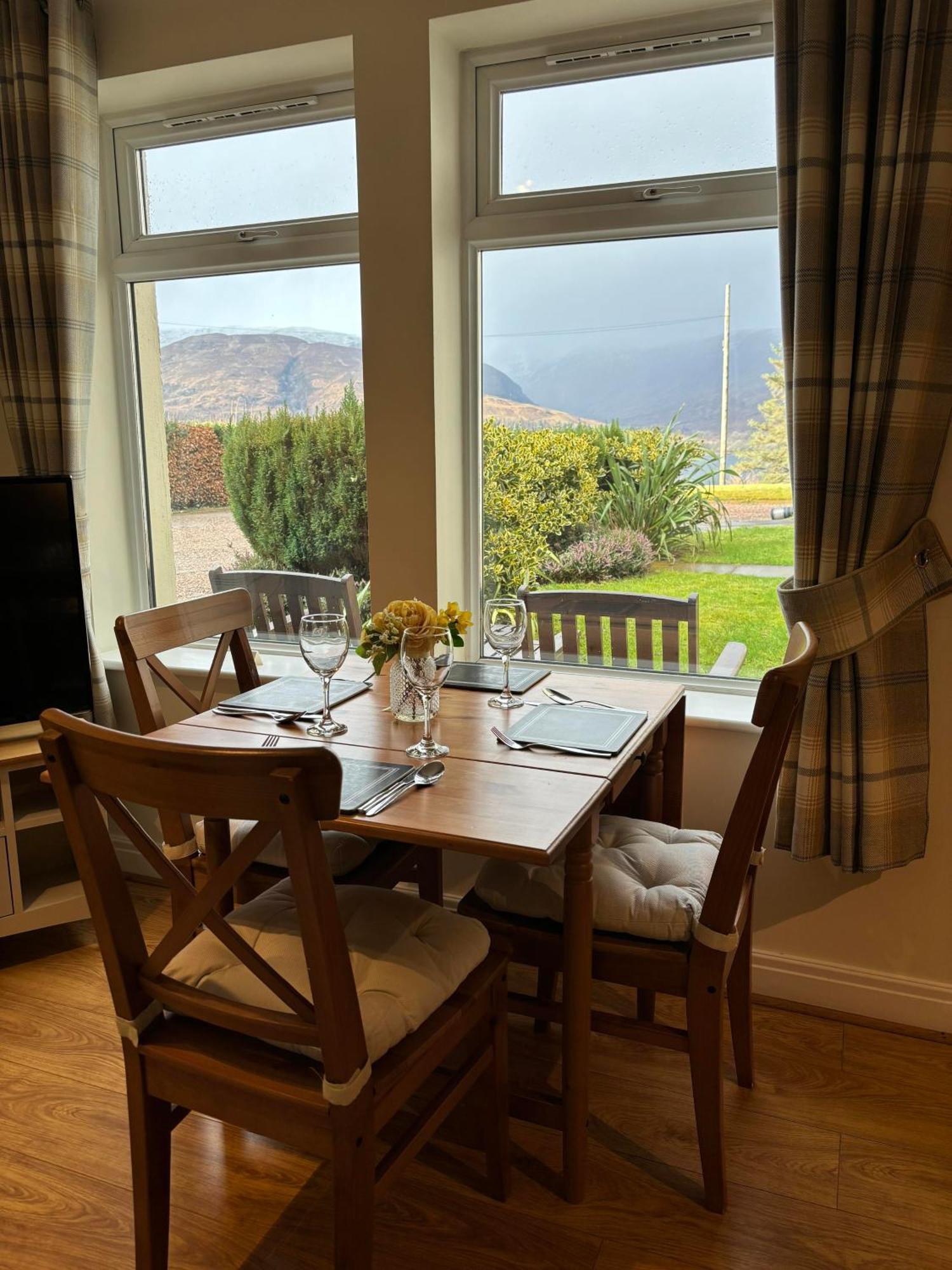 Conaglen, Glenloch View, Fort William 2-Bedroom Loch Side Flat מראה חיצוני תמונה